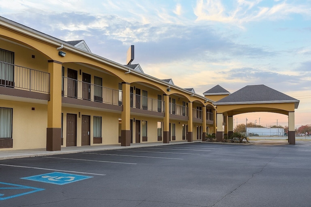 Florence Inn and Suites - photo 27