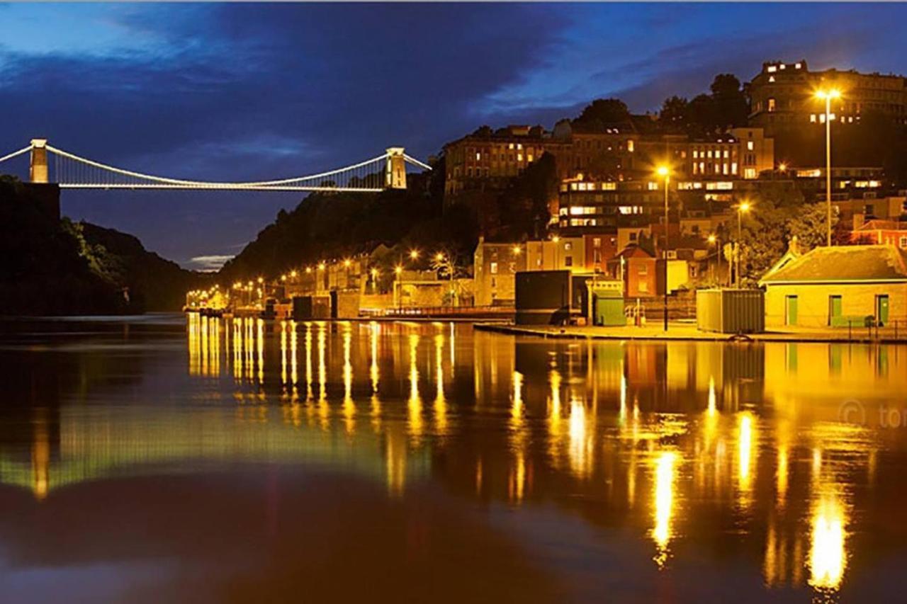 Beautiful large victorian waterfront house — 4-Star Luxury Hotel in Bristol, United Kingdom