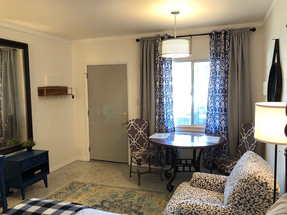 Rolling Hills Motel - photo 18