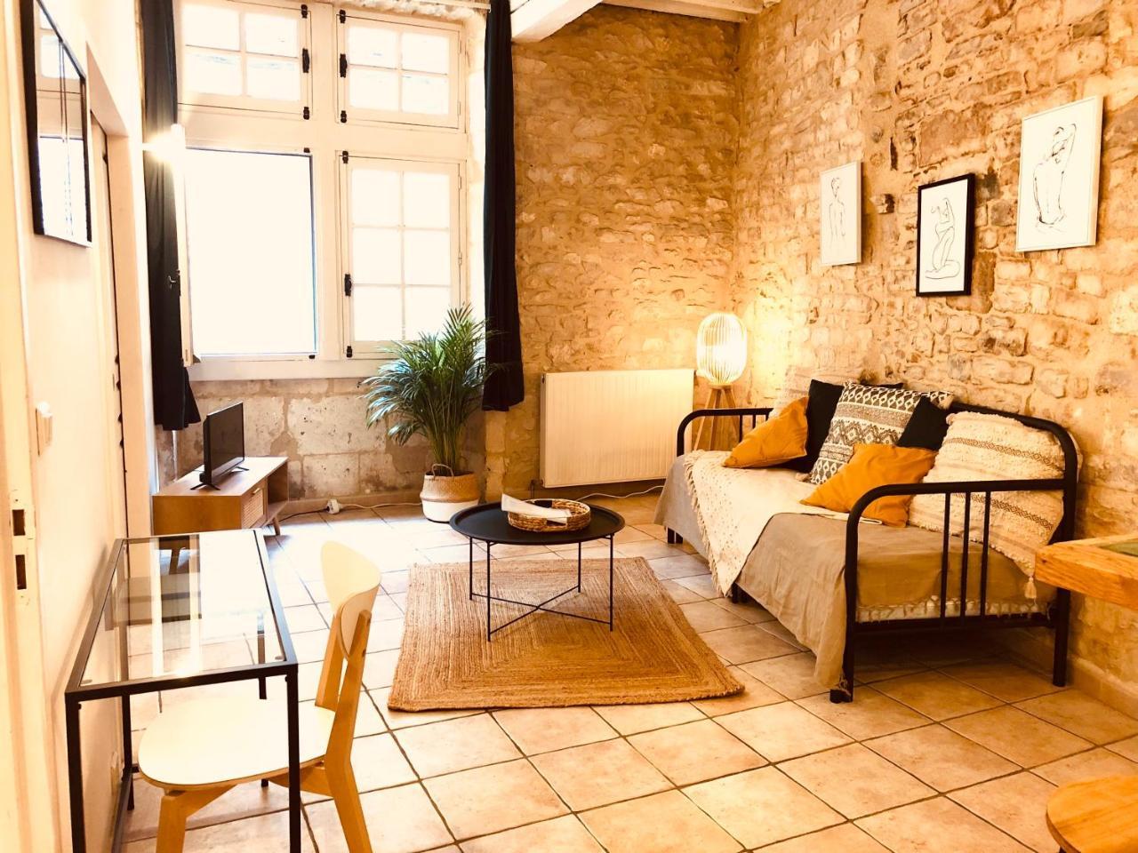Le Moka Charmant Appartement Au Coeur de Ville — 4-Star Luxury Hotel in Nimes, France