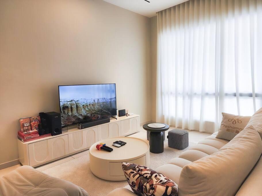 Austin Crest Creamy X Mahjong X Karaoke X Staycation 4BR3B #10pax by Cowidea — 4-Star Luxury Hotel in Johor Bahru, Malaysia