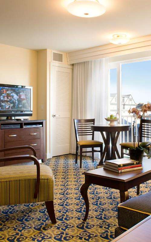 Newport Beach Hotel & Suites - photo 15