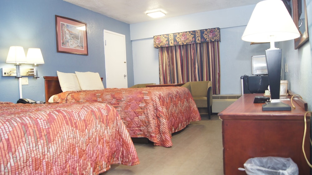 Holiday Lodge & Suites - photo 6