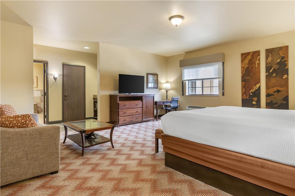 Best Western Plus Cimarron Hotel & Suites - photo 37