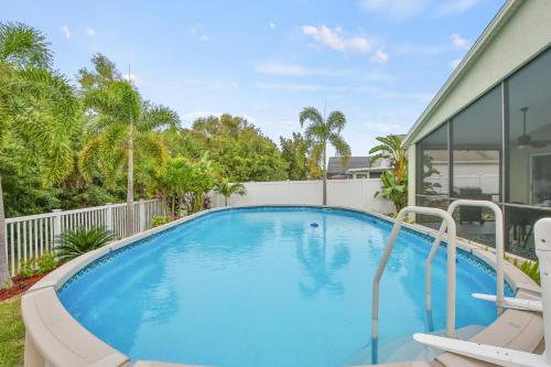 Happy Ours - carbon neutral hotel in Bradenton