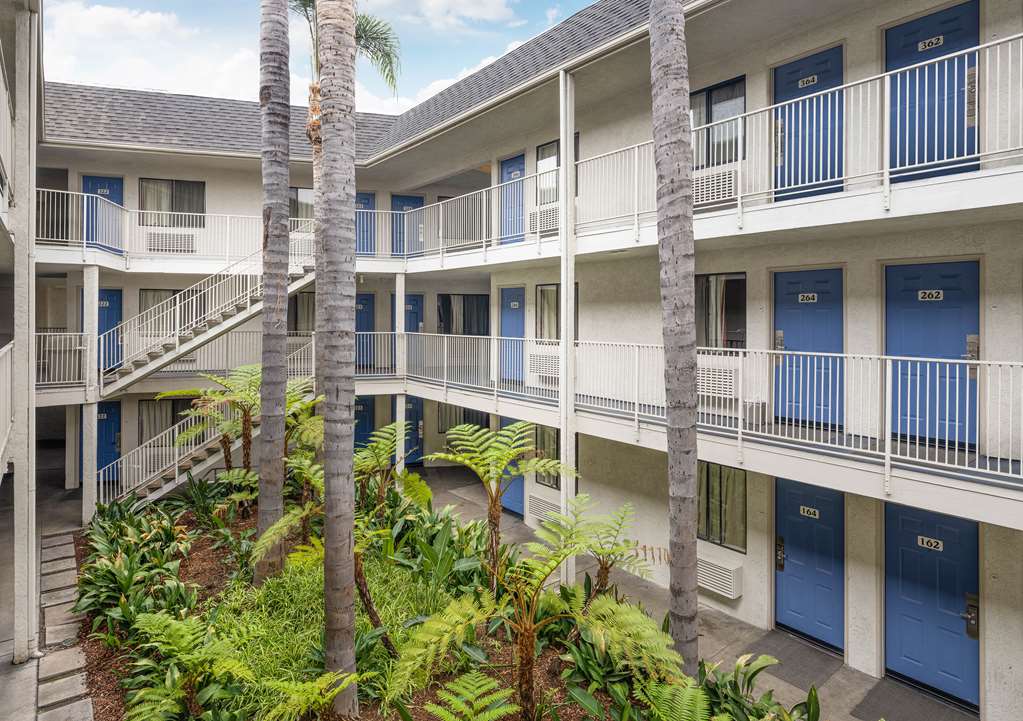 Motel 6 Buena Park CA Knotts Berry Farm Disneyland - photo 3