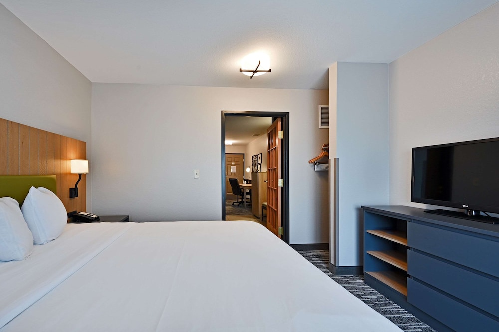 Country Inn & Suites by Radisson Bloomington Normal Airport IL - photo 21