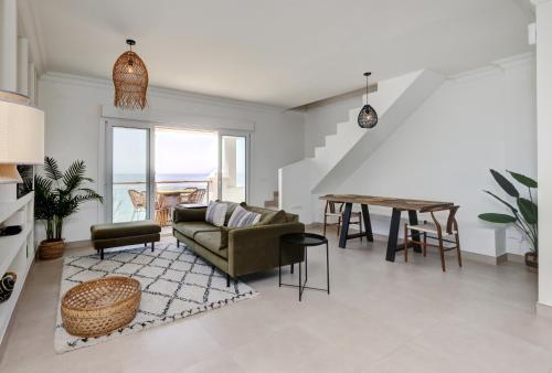 Penthouse Belisimo gerenoveerd appartement met balkon & zeezicht — 4-Star Luxury Hotel in Estepona, Spain