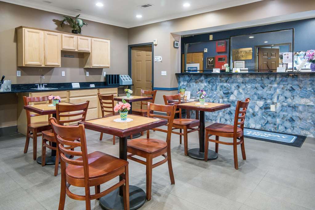 Rodeway Inn Carrollton I 35E - photo 6