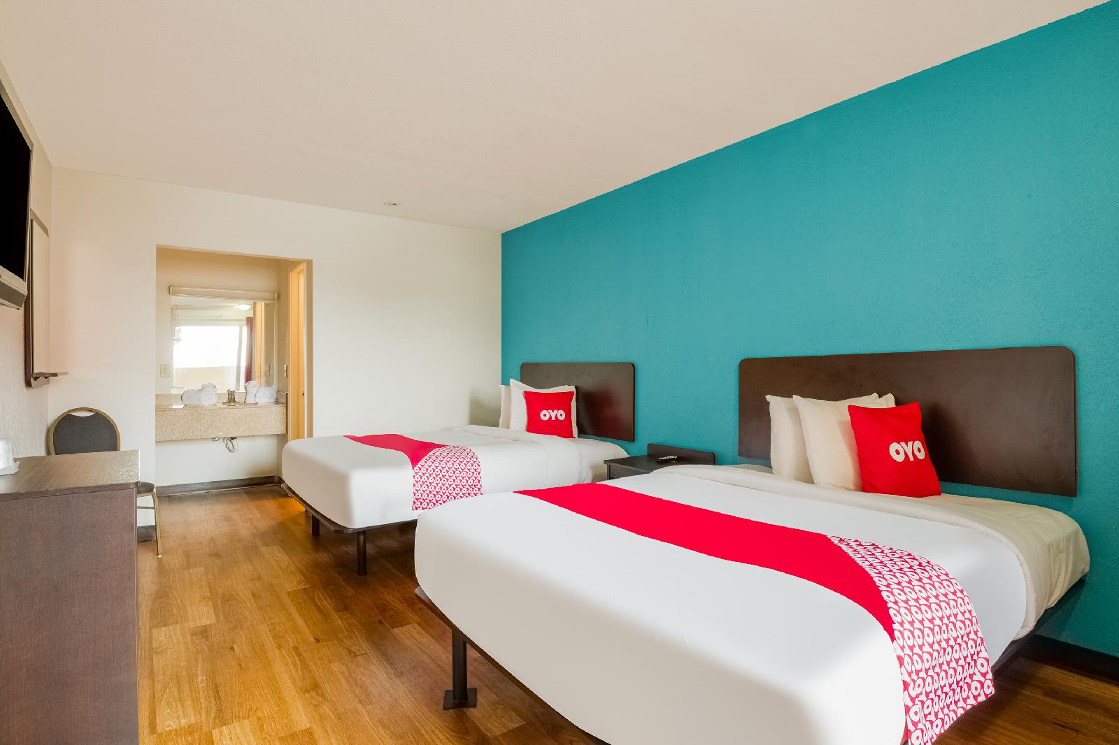 OYO Hotel St. Louis Lambert Airport - photo 9
