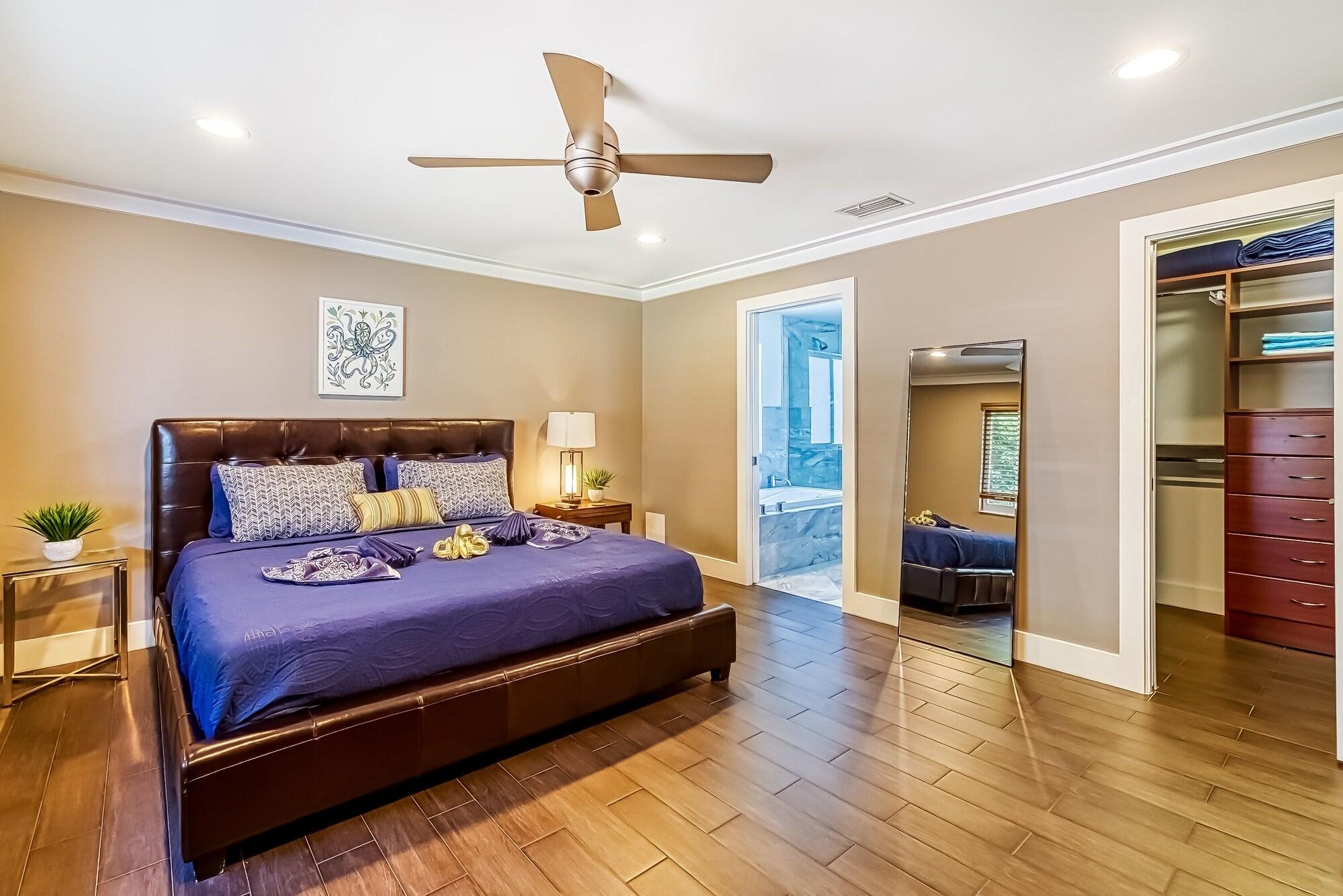 Hollywood Villa Close To The Beach W Heated Pool — 4-Star Luxury Hotel in Hollywood, United States