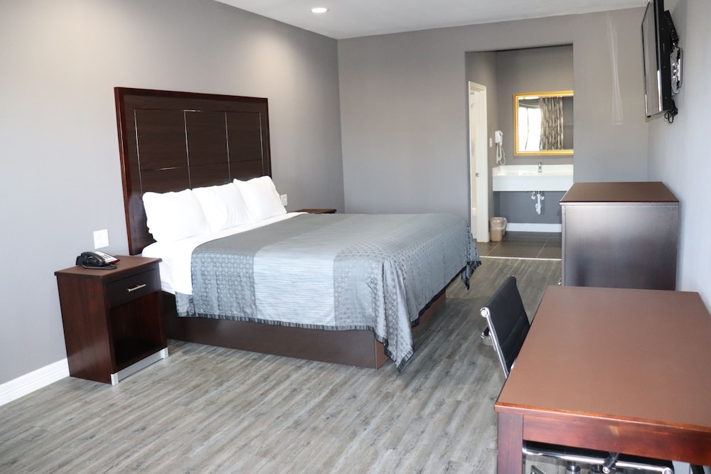 Atlantis Inn and Suites - photo 10