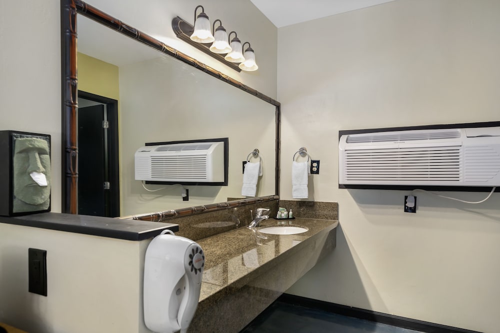 Caliente Tropics Hotel - photo 47