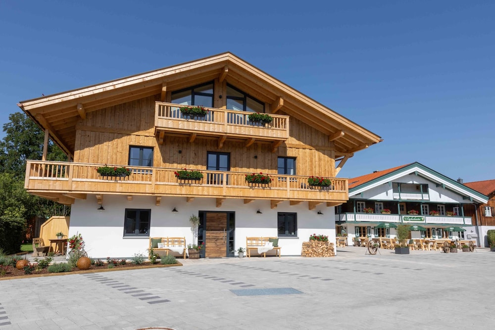 Hotel und Landgasthof Zachschuster — 4-Star Luxury Hotel in Gaissach, Germany