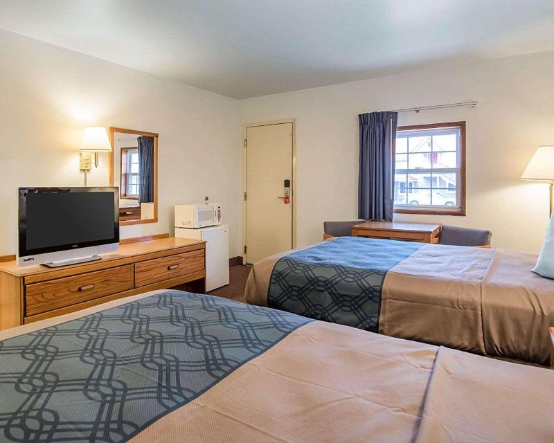 Econo Lodge Saint Albans - photo 26