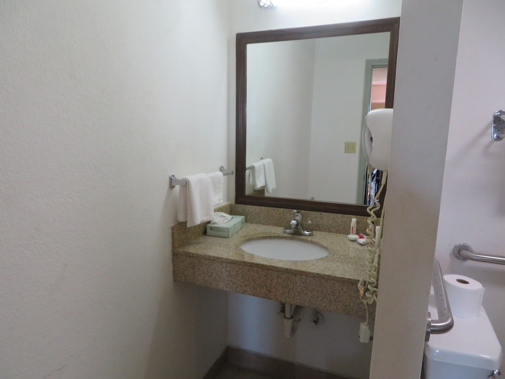 Days Inn by Wyndham Blytheville - photo 44