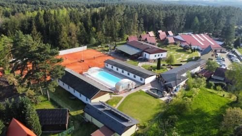 RÁJ sportovní a rekreační resort Branžež — hotel in Knezmost