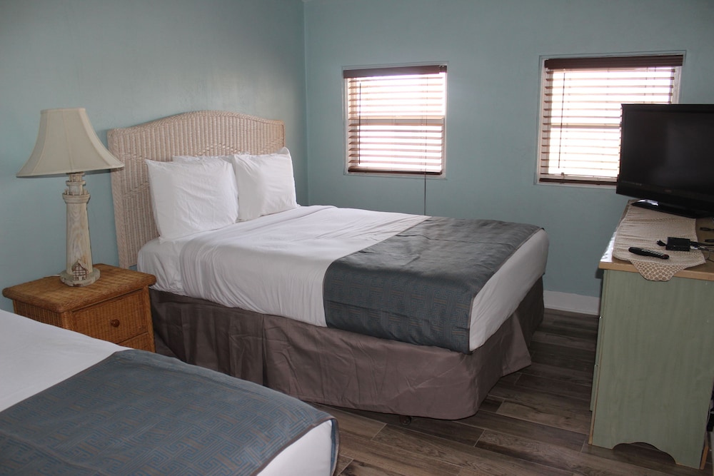 Shoreline Suites & Cabana Cottages - photo 6