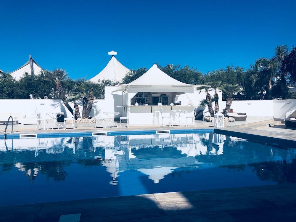 Female Rent Room in San Felice Circeo, Italy