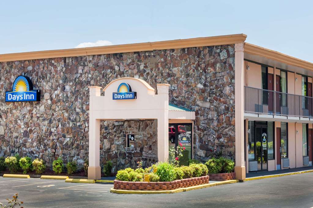 Days Inn by Wyndham Martin - featured photo
