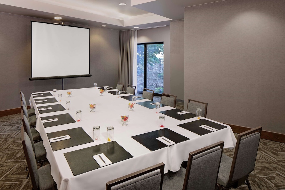 Embassy Suites by Hilton Boston Marlborough - photo 33