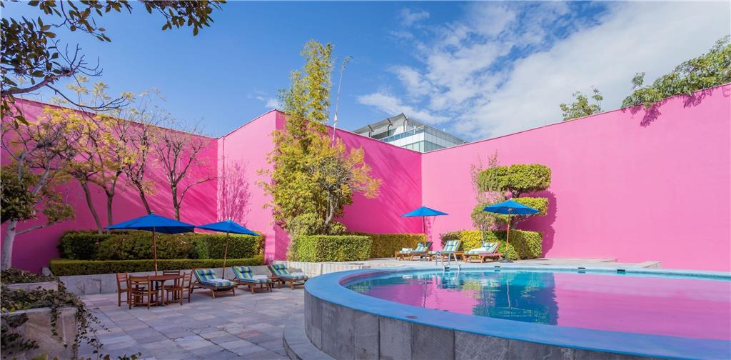 Exclusive pool for suites