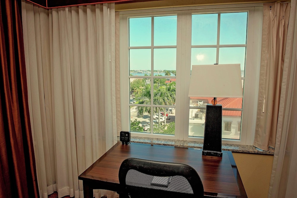 Hampton Inn & Suites Bradenton Downtown Historic District - photo 11