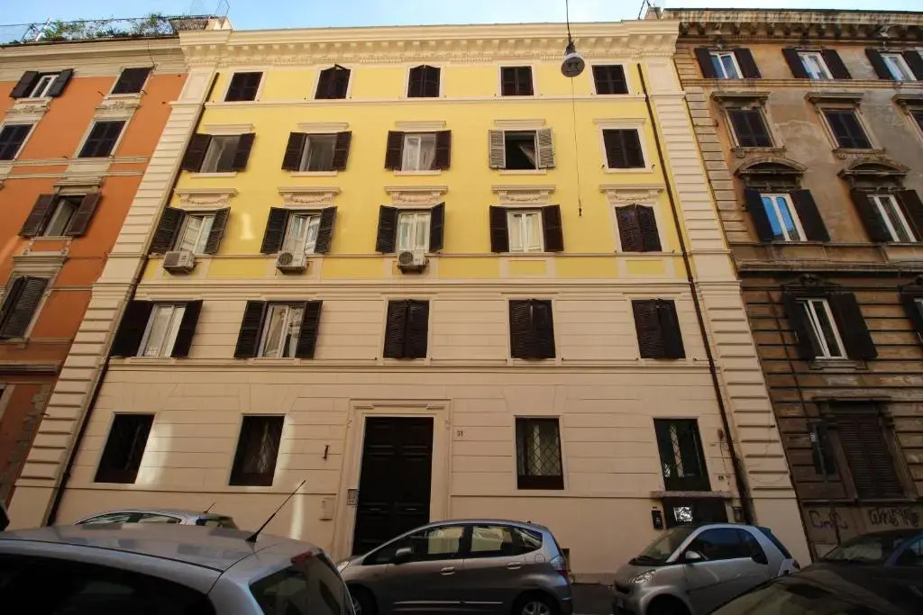 Gold House — 4-Star Luxury Hotel in Rome, Italy