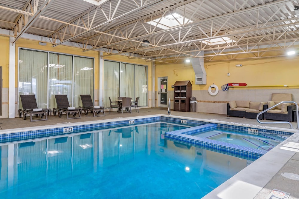 Comfort Inn & Suites Triadelphia Wheeling — hotel in Wheeling