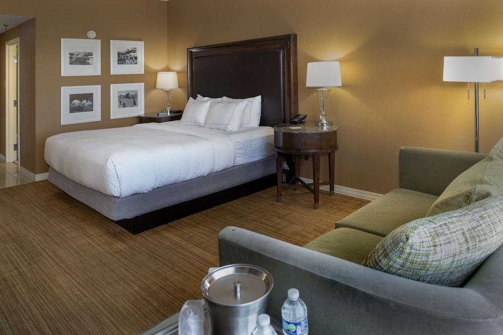 Hilton St. Louis Airport - photo 36