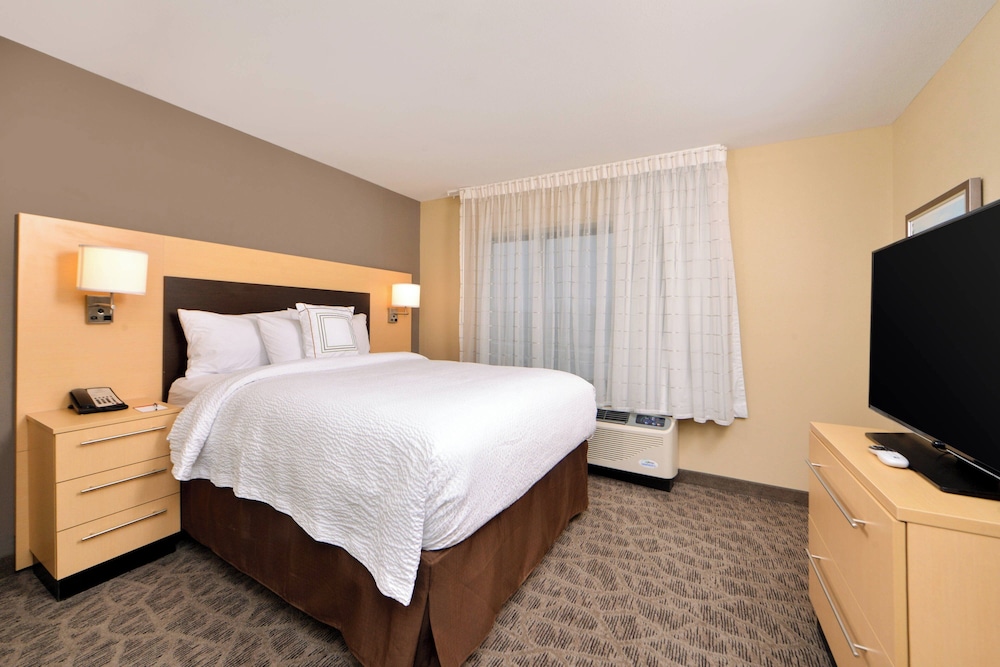 TownePlace Suites Detroit Commerce - photo 8