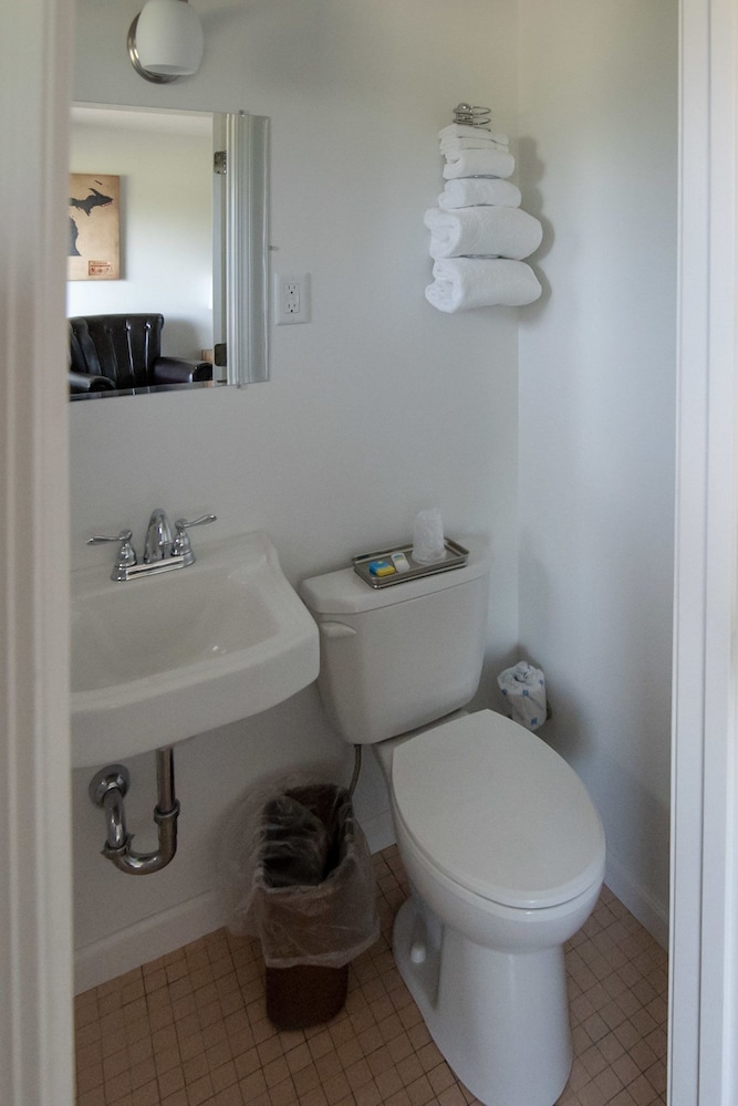Three Lakes Motel - photo 19