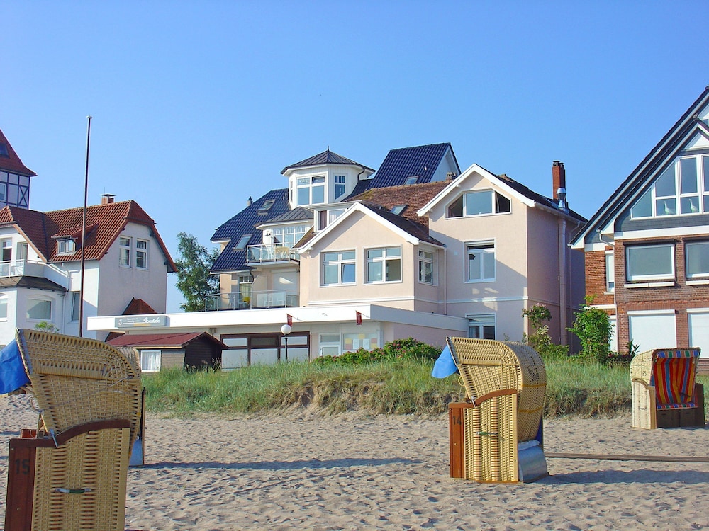 Strandhaus Brunhild — 4-Star Luxury Hotel in Timmendorfer Strand, Germany