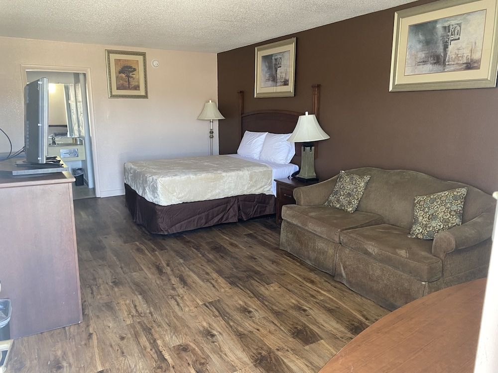 Luxury Inn — Montgomery