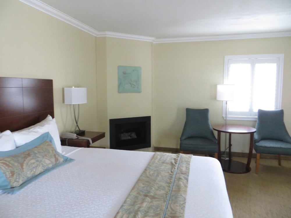 Carmel Bay View Inn - photo 14