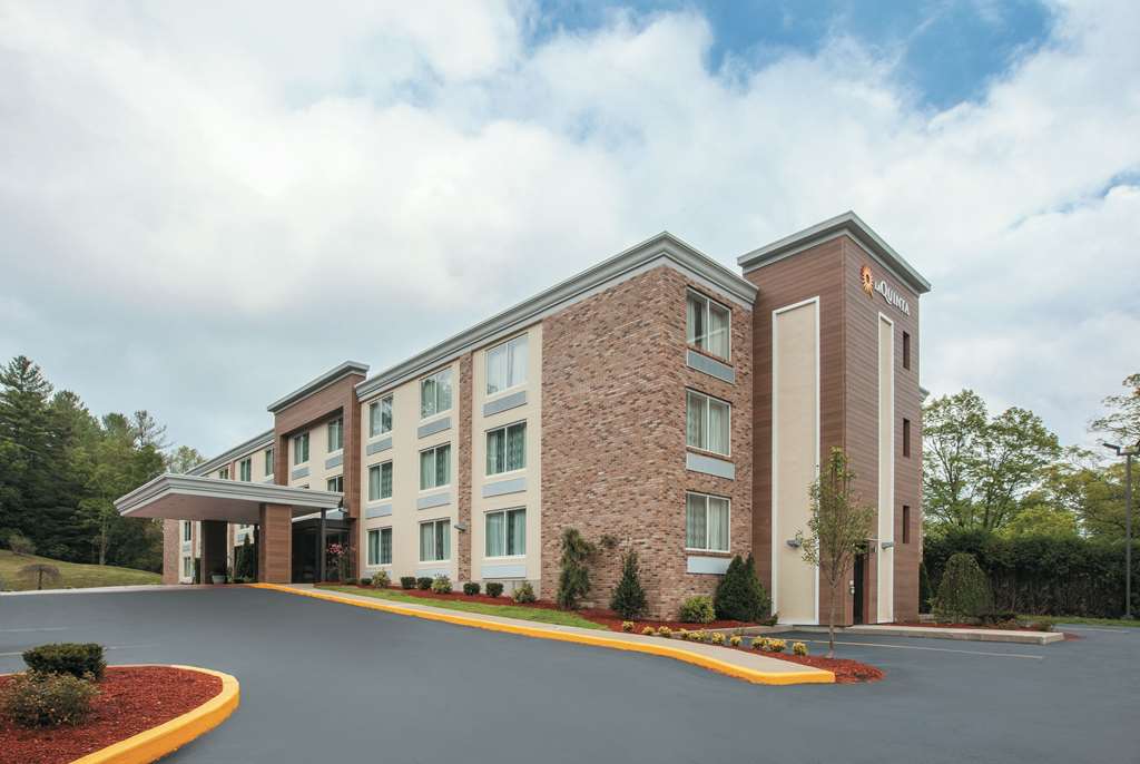 La Quinta Inn & Suites by Wyndham Sturbridge - featured photo
