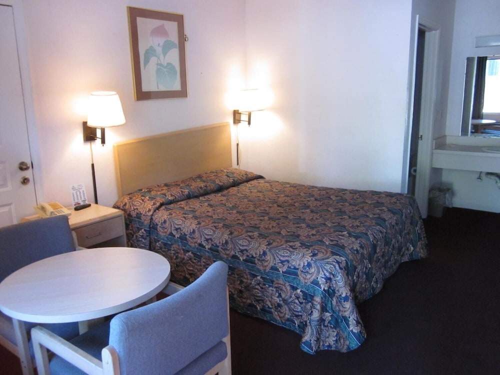 Westmont Inn Lakeland - photo 11