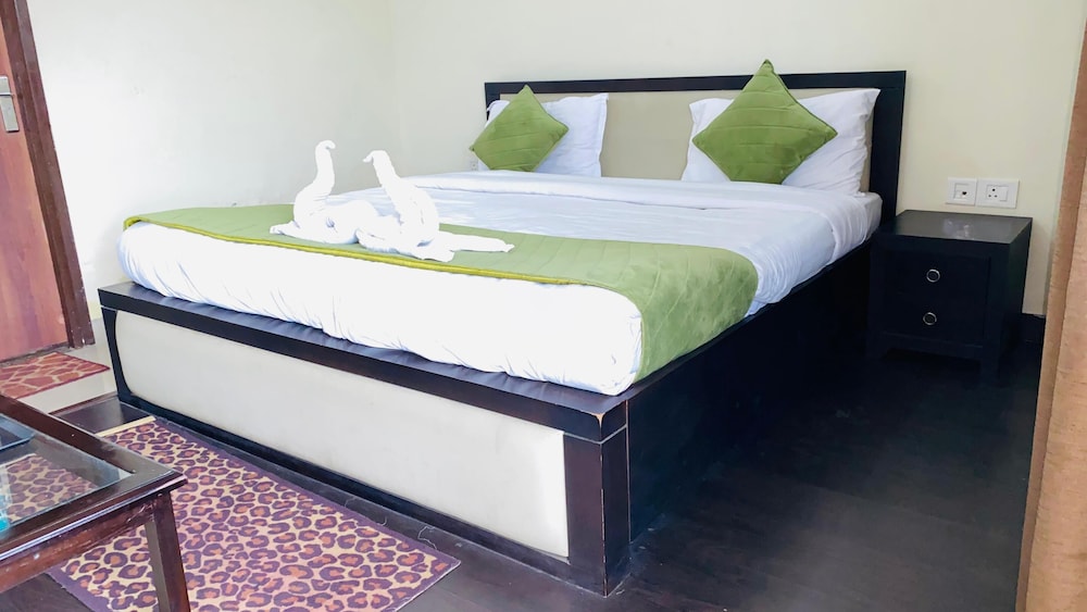 LivBox — hotel near Pantnagar Airport
