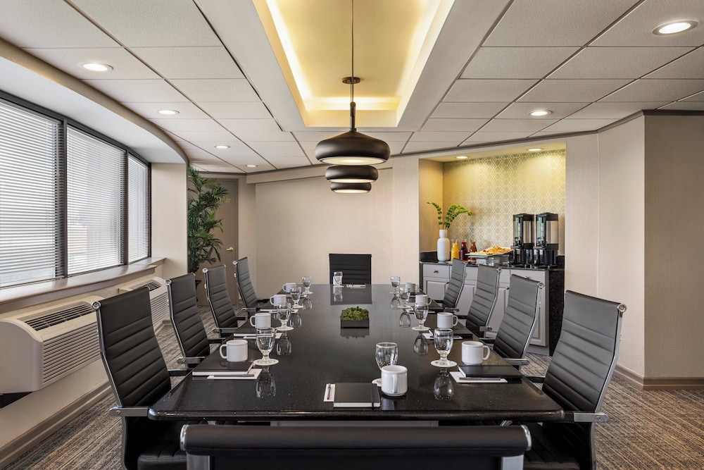 Crowne Plaza Edison by IHG - photo 27