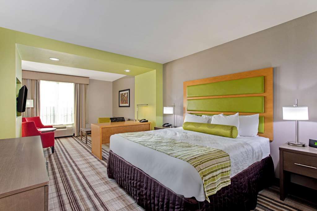 La Quinta Inn & Suites by Wyndham Paducah - photo 28
