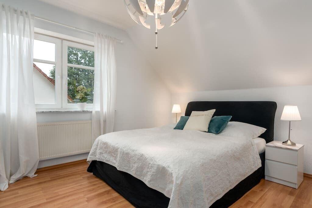Veens Crew Home 7 Pax — 4-Star Luxury Hotel in Dreieich, Germany