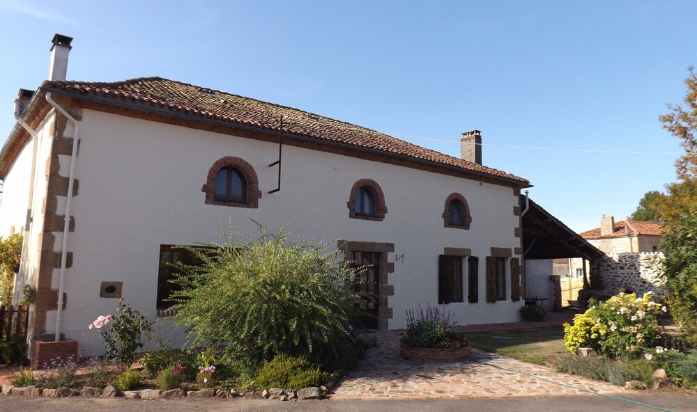 L'Envers - carbon neutral hotel in Abzac
