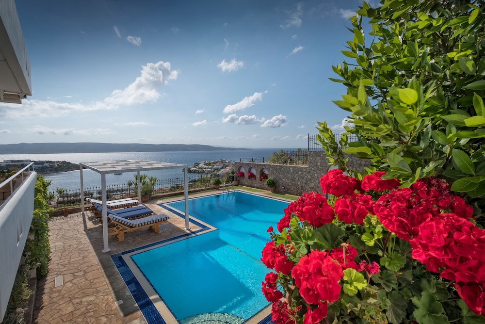 Sounio Villa — 4-Star Luxury Hotel in Athens, Greece