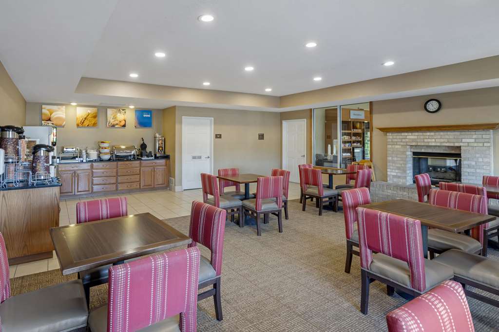 Comfort Suites Normal University area - photo 25