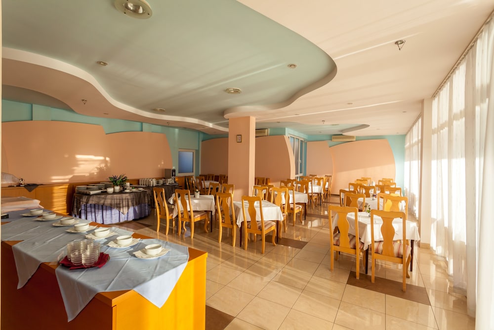 Hotel Adria — hotel in Punat
