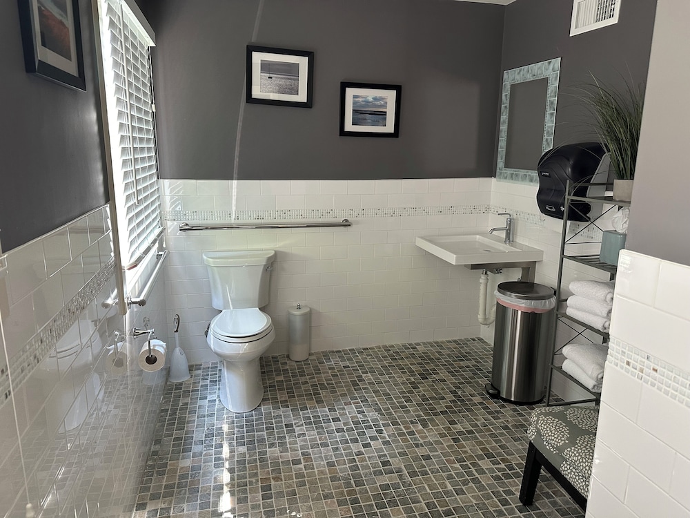 Seaglass Inn & Spa - photo 22