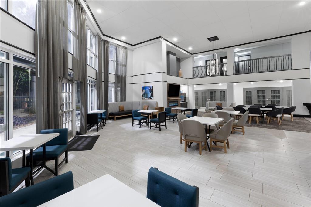 La Quinta Inn & Suites by Wyndham Houston Bush IAH South - photo 7