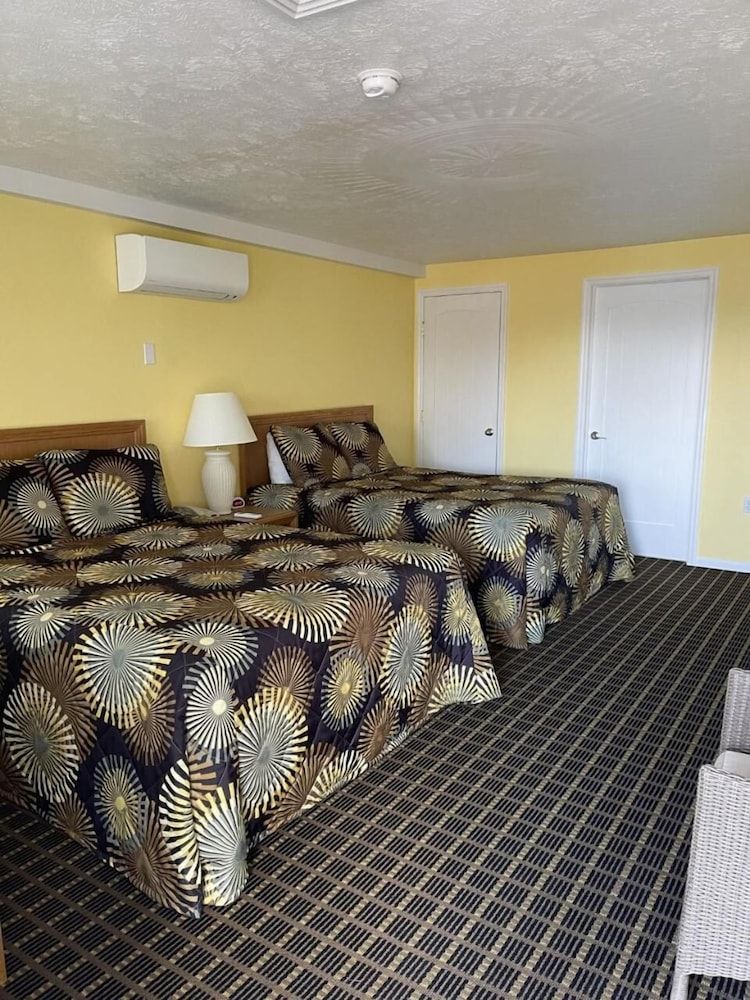 Lake Front Hotel - photo 8