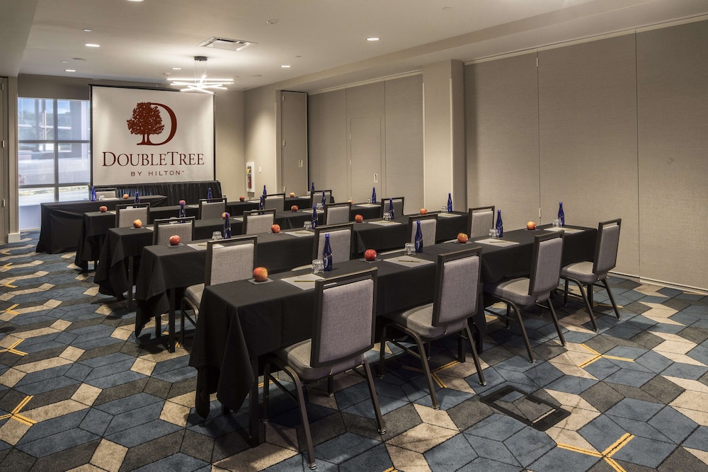 DoubleTree by Hilton Hotel & Suites Pittsburgh Downtown - photo 68
