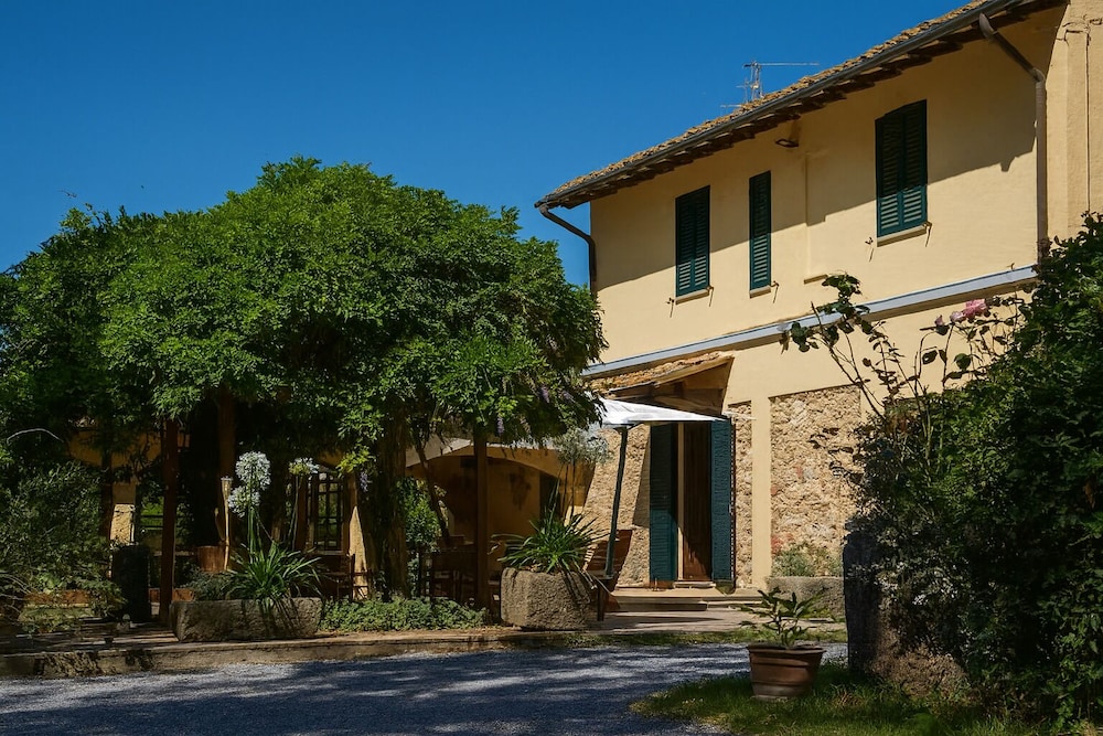Podere la Botte Pool Lari — hotel in Lari